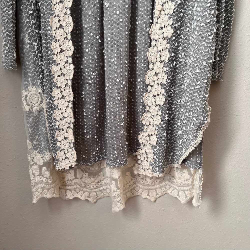 Altar'd State A'REVE Women's Boho Open Cardigan Medium Lace Hem Grey White - Picture 5 of 11